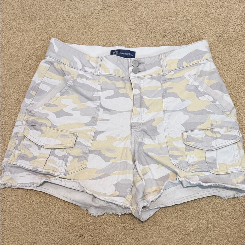 Dreamers Women's Camo Cargo Shorts - Gray and Cream
